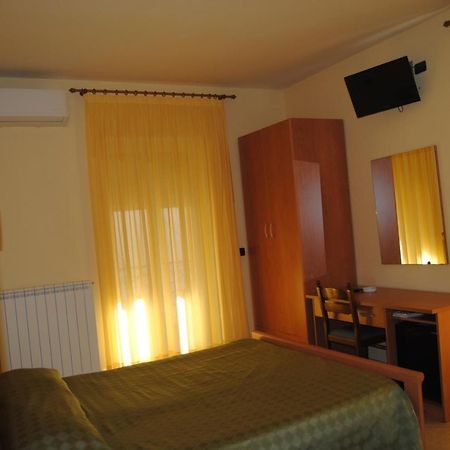 B&B Atlantide Cagnano Varano Bagian luar foto