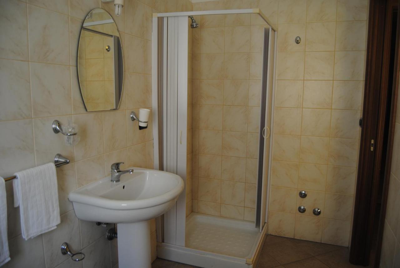 B&B Atlantide Cagnano Varano Bagian luar foto
