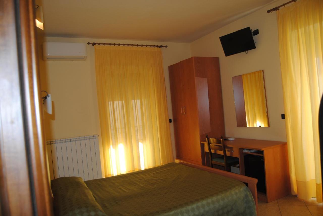 B&B Atlantide Cagnano Varano Bagian luar foto